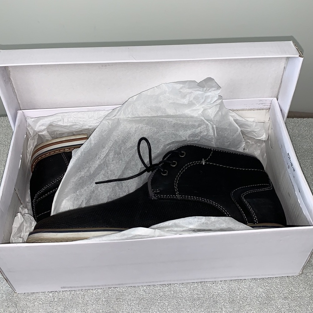 🎈Host Pick🎈Steve Madden Dessert Boots. Size 9.5 US Like New Worn Twice.